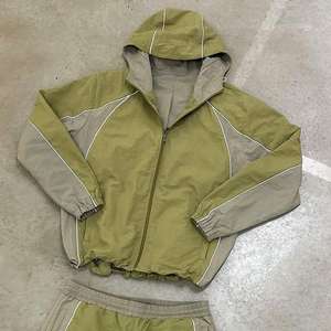 Ensemble de survêtement léger et personnalisé pour homme : veste coupe-vent en nylon avec fermeture éclair détachable et pantalon de survêtement en nylon - Product Image 6