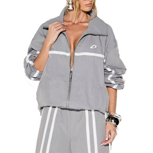 Conjunto Deportivo de Nylon con Franjas Reflectantes para Mujer, Chaqueta con Cierre y Pantalones Grises Extra Grandes, Transpirables, con Capucha - Product Image 4