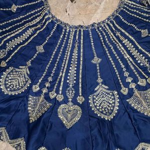 Lehenga de Seda con Bordado de Lentejuelas y Diamantes, Semi-Hecho a Mano, con Dupatta de Red de Mariposa, para Mujer, Estilo Tradicional para Bodas - Product Image 3