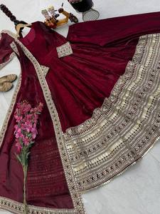 Traje Anarkali Tradicional Borgoña con Bordado, Dupatta de Red, Manga Larga, Largo hasta el Suelo, Ropa India/Pakistaní para Bodas y Fiestas - Product Image 5
