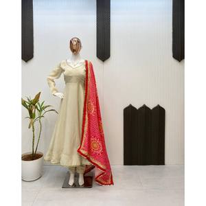 Robe de soirée Anarkali pour femmes avec ensembles élégants Pent et Dupatta - Product Image 4