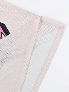 เสื้อเจอร์ซีย์อเมริกันฟุตบอลสีชมพูพิมพ์ลายกราฟิกตาข่าย ทรงครอป โอเวอร์ไซส์ คอวี สำหรับผู้หญิง สไตล์สตรีทแวร์ แบบซับลิเมชั่น รับผลิตแบบ OEM จำนวนมาก - Product Image 5