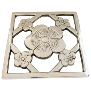 Trípode Cuadrado Decorativo de Aluminio con Acabado Plateado de Alta Calidad y Diseño Floral para Mesa de Comedor y Decoración del Hogar, Accesorio de Cocina - Product Image 1