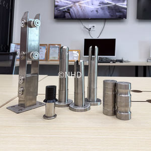 Support anti-corrosion durable en forme de L pour un trafic élevé dans les toilettes des immeubles de bureaux - Product Image 1