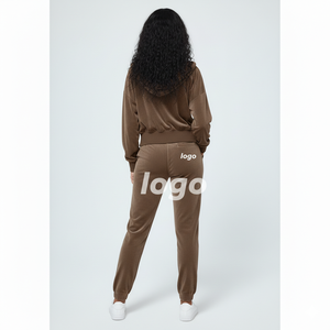 Chándal de terciopelo Y2K para mujer con logo de diamantes de imitación personalizado, anti-bacteriano, estilo urbano, OEM, con cremallera y capucha, ajustado, con cristales brillantes - Product Image 2