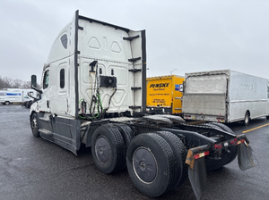 Tracteur routier International LT625 2020 d'occasion en excellent état avec transmission automatique, 207 943 miles - Product Image 4