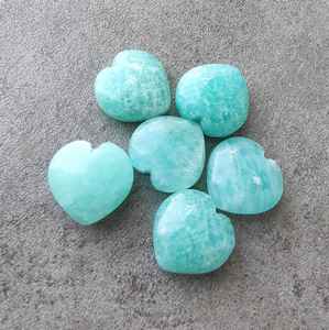 อะเมโซไนต์ธรรมชาติรูปหัวใจทรงบริโอเล็ตแบบคาโบชอง ขนาดมาตรฐาน ขายส่ง อัญมณีหลวม คริสตัลบำบัด - Product Image 4