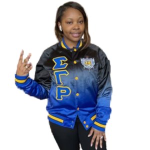 เสื้อแจ็คเก็ตบอมเบอร์ผ้าซาตินสีดำไล่เฉดแบบ Sigma Gamma Rho ปักลายเชนิลล์ เสื้อผ้าสำหรับชมรมนักศึกษากรีก ผู้หญิง ระดับพรีเมียม - Product Image 1