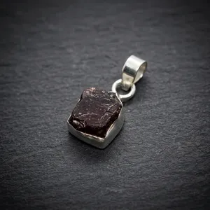 Colgante de Plata de Ley 925 con Granate Rojo Natural Heartfire Radiance, Engaste de Bisel, Joyería Unisex para Uso Diario - Product Image 5