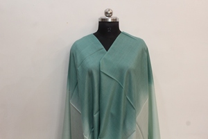 Chal de Lana Fina Degradado Verde Menta de Lujo para Mujer, con Sensación de Cachemira Premium, Hecho a Mano - Product Image 2