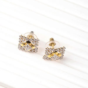 ต่างหูเพชรแท้ทรงสี่เหลี่ยมลายดอกไม้แบบหนามเตย ทองคำแท้ 14K ขายส่ง เครื่องประดับคุณภาพสูง - Product Image 5
