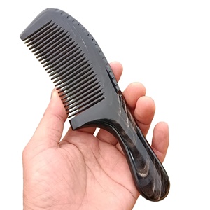 Peigne artisanal en corne de buffle, lisse, naturel, pour démêler les cheveux - Product Image 3