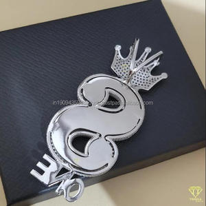 Pendentif Couronne en Moissanite Premium avec Design Entièrement Sertie de Pierres Scintillantes et Détail Lettre CBK – Bijou Hip Hop de Luxe - Product Image 5