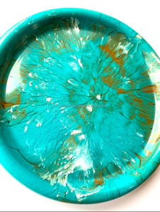 Placa verde de resina clásica elegante, diseño moderno para decoración del hogar y exhibición de colores vibrantes para el regreso a la escuela - Product Image 2