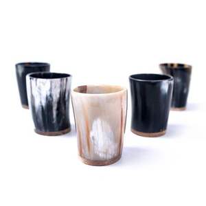 Horn Glass Eyewear allie mode, design et style contemporain pour créer des collections de montures polyvalentes adaptées à - Product Image 3