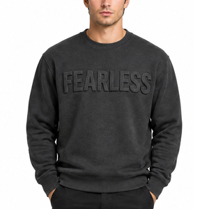 เสื้อสเวตเชิ้ตคอกลมสีดำสำหรับผู้ชาย ขายส่ง ลายปักตัวอักษร Fearless ทรงปกติ ผ้าถักเนื้อฝ้าย ใส่ได้ในฤดูใบไม้ร่วง - Product Image 1