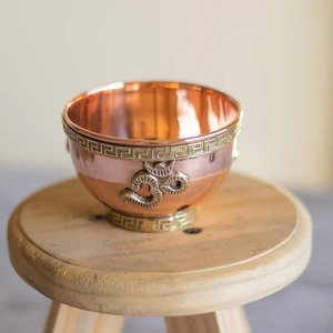 Bol en cuivre avec motif oriental et symbole Om, décoration d'intérieur - Product Image 3