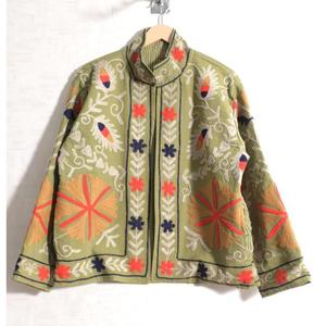 Veste bohème en coton faite à la main pour femmes, broderie Suzani, vêtement de festival - Product Image 1