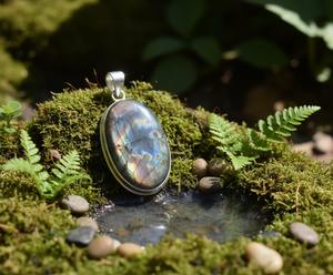 Pendentif tibétain en argent, forme ailes classiques chrétiennes, breloque tendance certifiée pour femme - Product Image 1