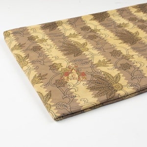 Tissu en coton imprimé floral en gros, tissu imprimé Dabu, tissu imprimé au bloc, tissu indien teint aux plantes, vêtements pour femmes - Product Image 2