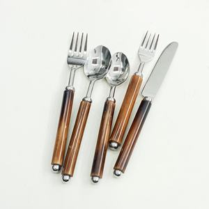 Couverts élégants en acier inoxydable rose foncé royal polis à la main avec poignée en résine faite à la main - Product Image 3