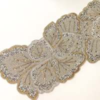 Chemin de table floral perlé fait main, broderie argent et or, accessoire de décoration artisanale pour la maison avec travail de broderie