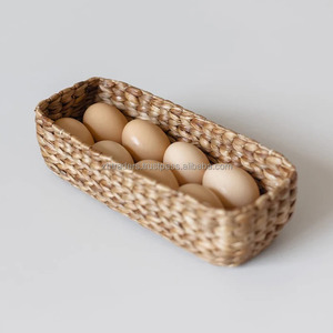 Juego de bandejas de servicio de ratán redondas asequibles de lujo adornadas con diseño artístico hecho a mano personalizado Ideal para hogares modernos - Product Image 1