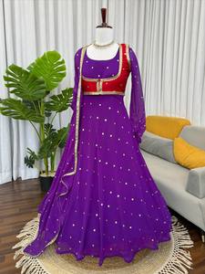 Ensemble Anarkali brodé violet avec choli et dupatta – Tenue ethnique traditionnelle pour femme, idéal pour les mariages et les fêtes - Product Image 4