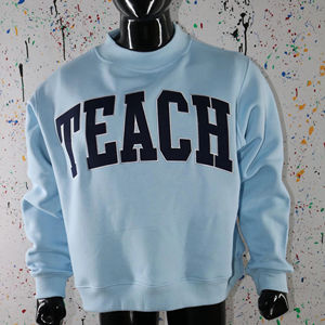 Sudadera TEACH SKY BLUE con cuello alto, 100% azul marino, con apliques bordados, cuello ancho, hilos finos - Product Image 1