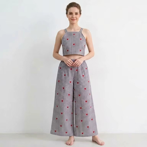 ชุดเซ็ตผ้าฝ้ายพิมพ์ลายสำหรับผู้หญิง เสื้อครอปท็อปลายทาง กางเกงขายาวทรงปาลาซโซ่ ชุดลำลองใส่เที่ยวพักผ่อนฤดูร้อน - Product Image 1