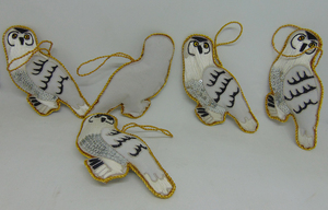 Adornos Navideños Cuadrados de Lujo Hechos a Mano con Cuentas de Algodón, Bordado a Mano con Zari Dabca, Diseño de Búho Nevado - Product Image 5