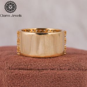 Bague de fiançailles classique pour femme en argent plaqué or 18 carats avec moissanite taille coussin sertie à griffes, design géométrique, certifiée IGI - Product Image 3