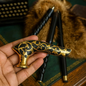 Bâtons de marche rustiques modernes en bois naturel écologique avec poignée en laiton poli, idéaux pour les cadeaux - Product Image 1