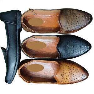 รองเท้าหนังแท้ทรงชัลลิสสำหรับผู้ชาย งานแฮนด์เมด แฟชั่นทันสมัย สีสั่งทำได้ กันน้ำ สไตล์วินเทจแบบฟาร์มเฮาส์ ทนทาน - Product Image 1