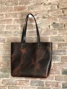 กระเป๋าโท้ทหนังแท้ 100% พร้อมโลโก้พิมพ์ตามสั่ง หนังวัว กระเป๋าสะพายไหล่ผู้หญิง สีพื้น ปิดซิป รุ่น LTB-0306 - Product Image 3