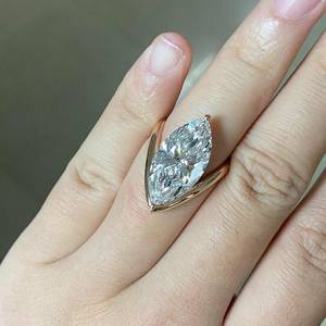 Anillo de banda curvada con corte marquesa alargado de 3.01 CT, cultivado en laboratorio, diseño único para mujer, con oro macizo de 14K, para regalo de promesa nupcial. - Product Image 3