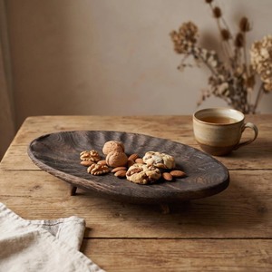 Plateau décoratif en bois fait main, irrégulier et personnalisable, design moderne avec pieds en laiton, lot multi-pièces pour les fêtes - Product Image 3