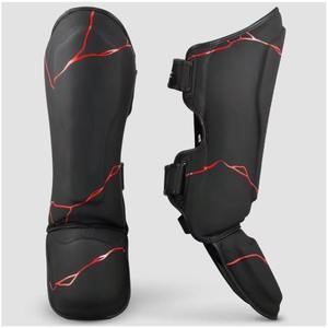 Protège-tibias en cuir multisports pour adultes Hawk, offrant une grande polyvalence, une couche extérieure durable et une protection en mousse souple. - Product Image 2