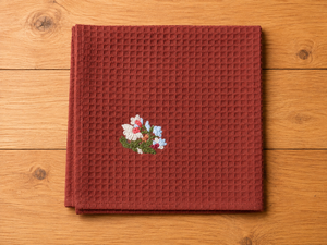 Serviette en coton avec broderie florale |   Serviette de table en coton texturé |   Nappe décorative marron rouille pour la maison - Product Image 4