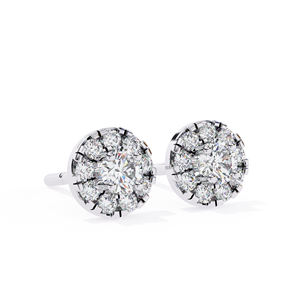 Pendientes de Oro Sólido de 14K con Halo de Diamantes Redondos, 0.26 Ct en Total, 3.2 mm en el Centro, 1.6 mm en los Laterales, Joyería Fina - Product Image 2