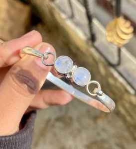 Brazalete de Piedra Lunar Arcoíris, Plata de Ley 925, Hecho a Mano, Minimalista, Joyería de Piedras Preciosas Naturales, Regalo - Product Image 1