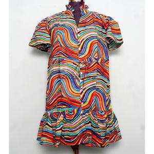 Vente en gros de robes courtes à manches 3/4 et col en V, tendance de l'été, 100% coton pur, impression personnalisée, mini robe - Product Image 1