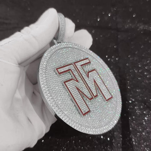 Pendentif en argent 925 plaqué rhodium avec diamant et lettre TM encadrée de rouge, style hip-hop, breloque thématique pour homme - Product Image 4