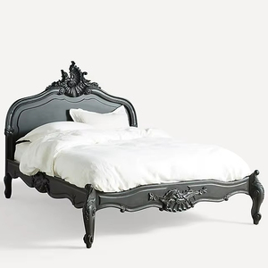 Cadre de lit en bois massif artisanal de luxe, orné de sculptures rococo en forme de coquille, finition noire charbon mate - Product Image 1