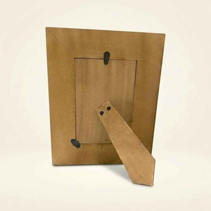 Cadre photo décoratif en résine et bois de qualité supérieure avec incrustation de motifs, idéal pour la décoration intérieure, les souvenirs de mariage et les cadeaux – En vente - Product Image 2