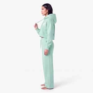 Conjunto Deportivo para Mujer en Color Verde Menta, Sudadera con Capucha y Cordón Ajustable, Puños Acanalados y Pantalones Anchos, con Logotipo Personalizado - Product Image 3