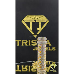 Pendentif allume-cigare exclusif en moissanite, argent sterling 925 et plaqué or, bijoux de luxe style streetwear par Trisha Jewels - Product Image 3