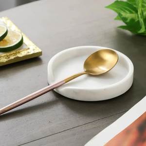 Repose-cuillère en marbre blanc de luxe pour cuisine moderne, support décoratif pour cuillères de cuisine, solution de nettoyage facile - Product Image 4