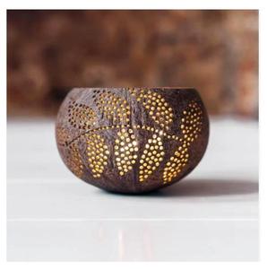 Portavelas de Coco Hecho a Mano, Soporte para Velas de Té con Diseño de Rayos de Sol, Pieza Decorativa Natural para Espacios Elegantes - Product Image 1