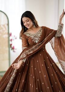 Costume Anarkali traditionnel marron pour femmes avec dupatta brodé, coupe ample, longueur au sol, polyester, style Inde Pakistan - Product Image 6